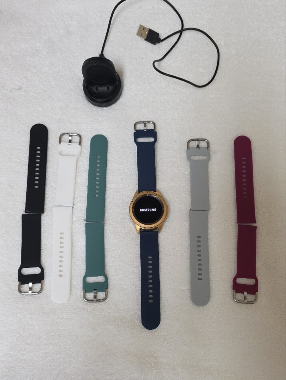 SamsungSmartwatch with Navy Band and Six Interchangeable Silicone Straps/Charger - Picture 3 of 16